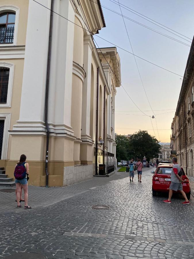 В Центрі Біля Ратуші Вулиця Площа Ринок 11 إلفيف المظهر الخارجي الصورة